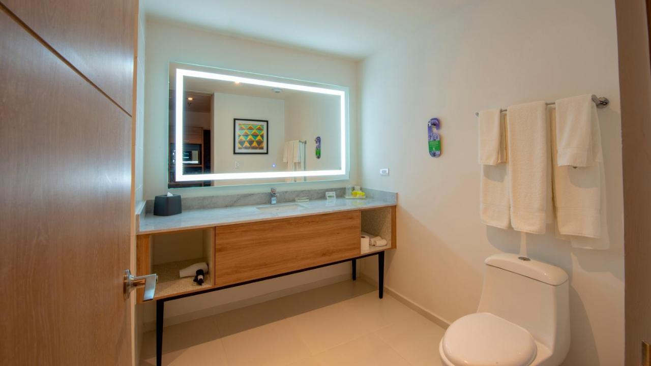 Holiday Inn & Suites - Merida La Isla By Ihg Экстерьер фото