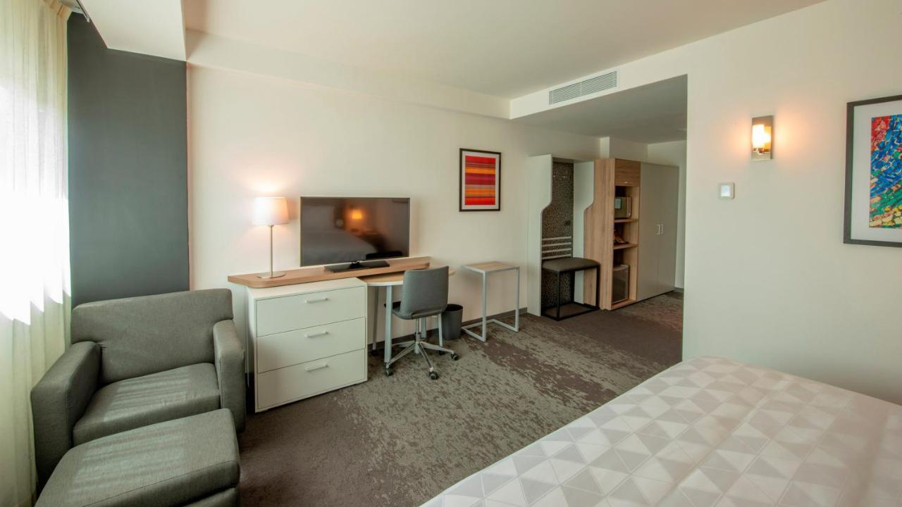 Holiday Inn & Suites - Merida La Isla By Ihg Экстерьер фото